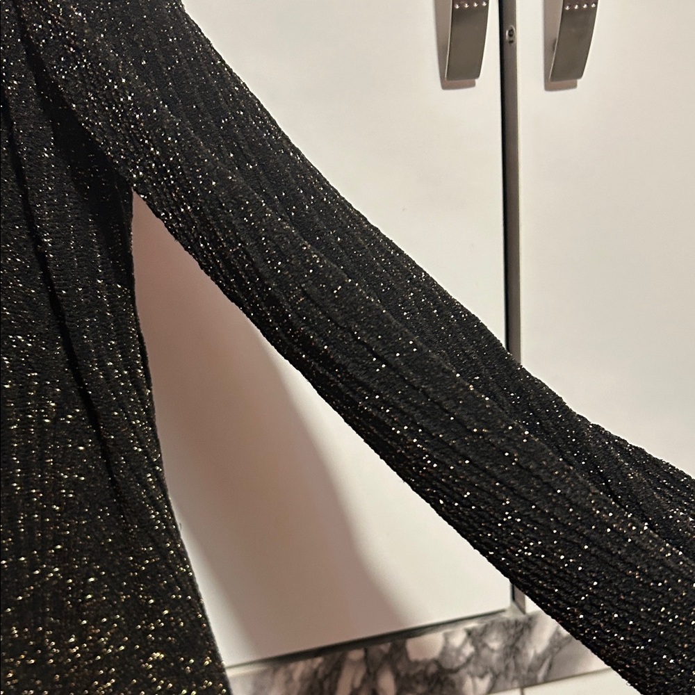 Elegant Black w/Gold Glitter Dress - Picture 4 of 5